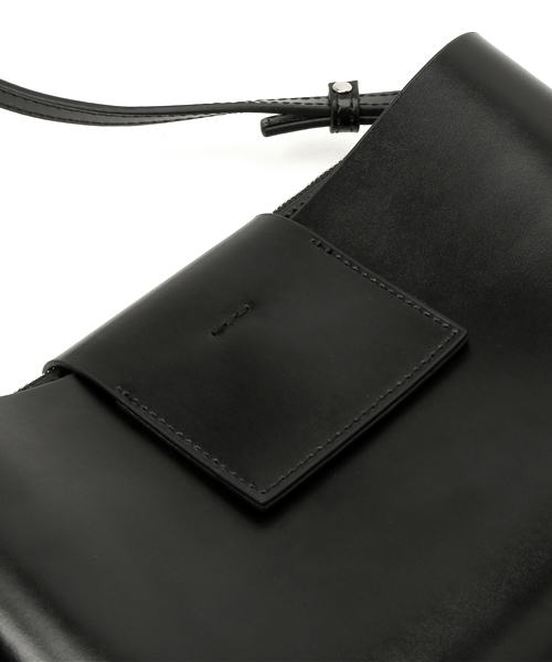 YAHKI（ヤーキ）の「YAHKI（ヤーキ）スクエアショルダーバッグ（ショルダーバッグ・レディース・ベージュ/ネイビー/ブラック/レッド・FREE）」の6枚目の写真