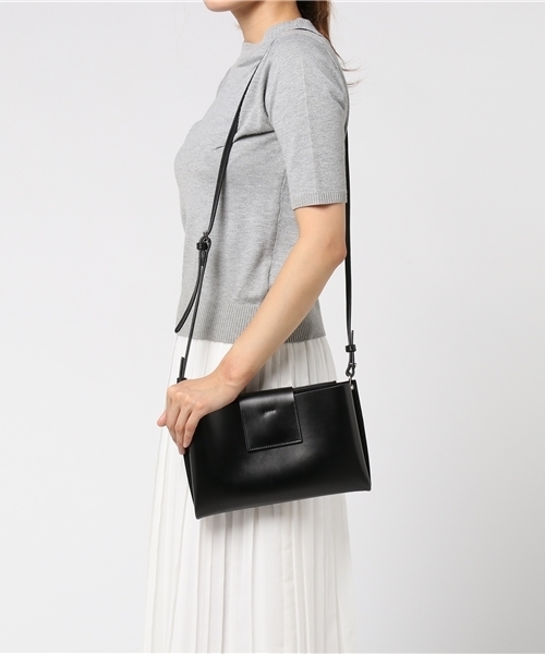 YAHKI（ヤーキ）の「YAHKI（ヤーキ）スクエアショルダーバッグ（ショルダーバッグ・レディース・ベージュ/ネイビー/ブラック/レッド・FREE）」の12枚目の写真