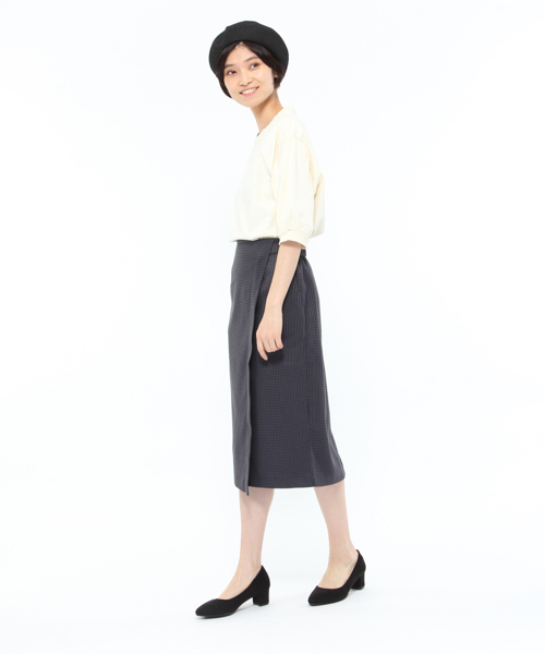LAKOLE(ラコレ)の「製品染めパフスリーブTシャツ / LAKOLE(Tシャツ/カットソー・レディース・アイボリー/セージグリーン/グレー/ブラック・MEDIUM/SMALL)」の13枚目の写真
