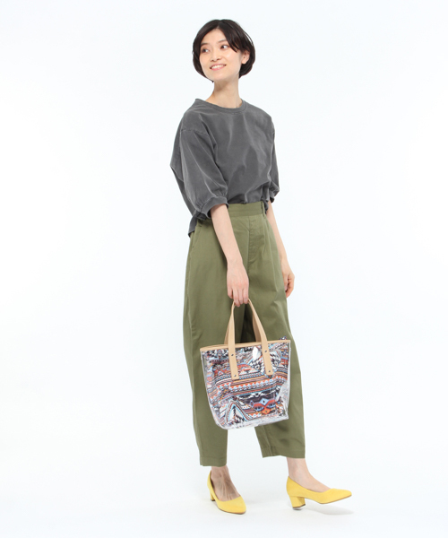 LAKOLE(ラコレ)の「製品染めパフスリーブTシャツ / LAKOLE(Tシャツ/カットソー・レディース・アイボリー/セージグリーン/グレー/ブラック・MEDIUM/SMALL)」の8枚目の写真