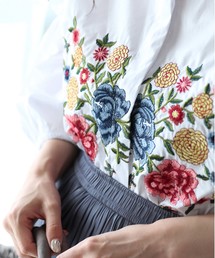 cawaii | 優雅な花刺繍のポワン袖ブラウス バルーンスリーブトップス　比翼仕立て　七分袖(シャツ/ブラウス)