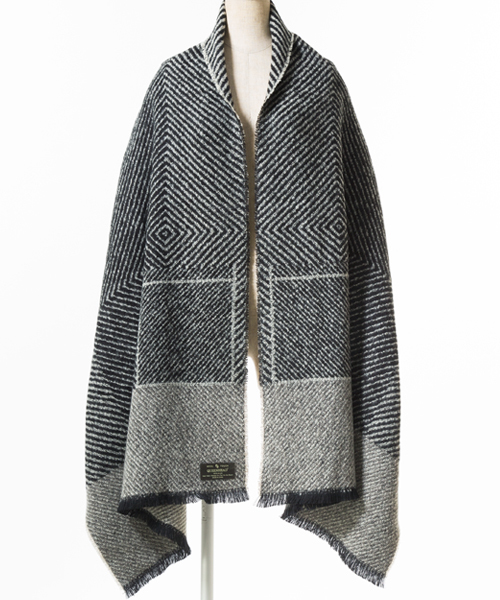 QUEENHEAD（クイーンヘッド）の「チュアリーズ大判ストールマフラー（マフラー・レディース・ブラック/ベージュ/ネイビー/ピンク・FREE）」の8枚目の写真