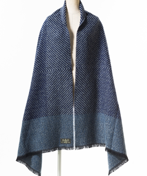 QUEENHEAD（クイーンヘッド）の「チュアリーズ大判ストールマフラー（マフラー・レディース・ブラック/ベージュ/ネイビー/ピンク・FREE）」の6枚目の写真