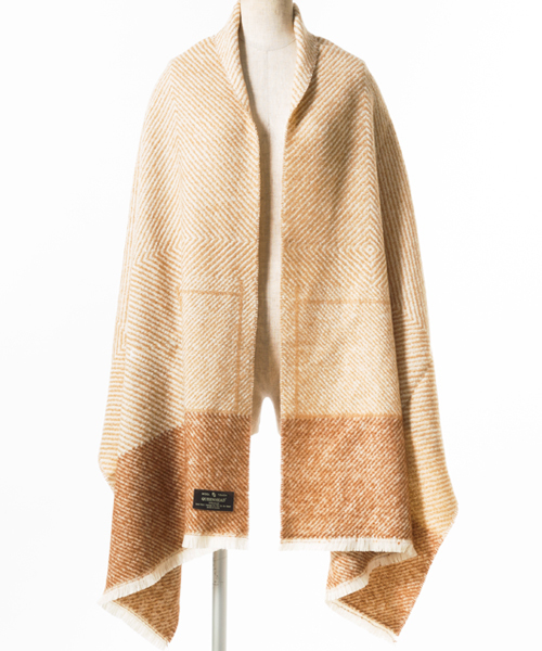 QUEENHEAD（クイーンヘッド）の「チュアリーズ大判ストールマフラー（マフラー・レディース・ブラック/ベージュ/ネイビー/ピンク・FREE）」の7枚目の写真