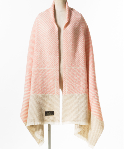 QUEENHEAD（クイーンヘッド）の「チュアリーズ大判ストールマフラー（マフラー・レディース・ブラック/ベージュ/ネイビー/ピンク・FREE）」の5枚目の写真