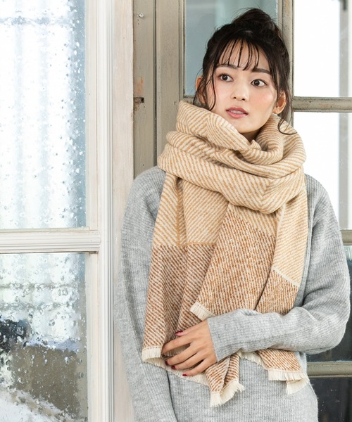 QUEENHEAD（クイーンヘッド）の「チュアリーズ大判ストールマフラー（マフラー・レディース・ブラック/ベージュ/ネイビー/ピンク・FREE）」の15枚目の写真