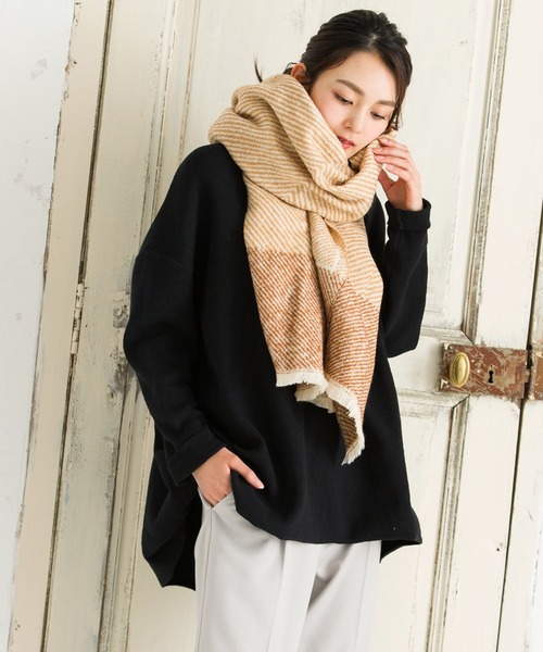 QUEENHEAD（クイーンヘッド）の「チュアリーズ大判ストールマフラー（マフラー・レディース・ブラック/ベージュ/ネイビー/ピンク・FREE）」の14枚目の写真