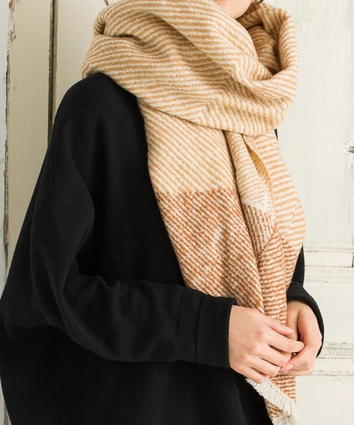 QUEENHEAD（クイーンヘッド）の「チュアリーズ大判ストールマフラー（マフラー・レディース・ブラック/ベージュ/ネイビー/ピンク・FREE）」の13枚目の写真