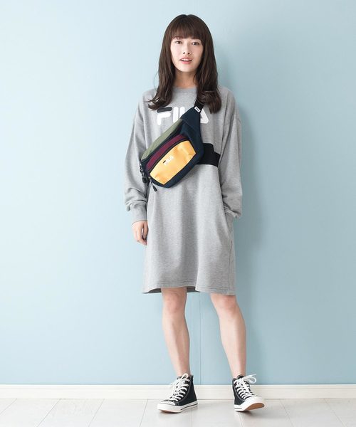 Fila フィラ の Fila フィラ ロゴプリントワンピース ドロップショルダー ビッグシルエット ポケット付き スリット ブランドロゴ ワンピース Wear