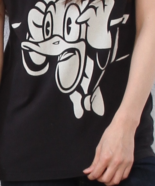 coen(コーエン)の「【コーエン別注】Disney(ディズニー)Donald 抜染プリントTシャツ(Tシャツ/カットソー・レディース・ブラック・MEDIUM/LARGE)」の3枚目の写真