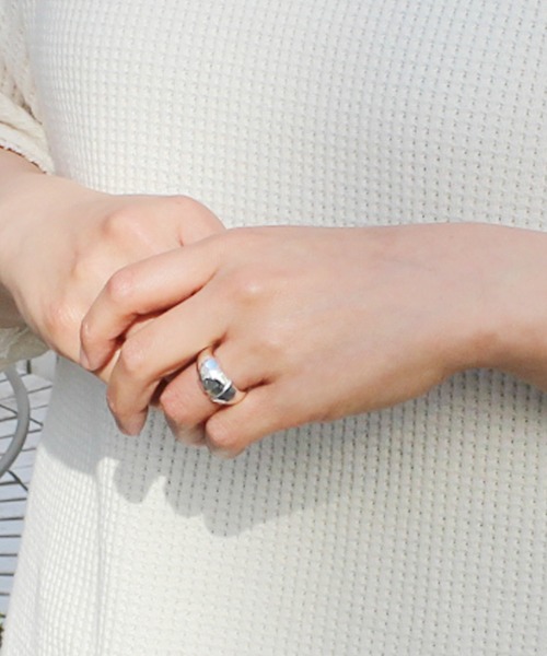 B.I.D.（ビーアイディー）の「Ayler アイラー / RING ロールバンド太リング（リング・レディース・シルバー/ゴールド・11号/13号）」の10枚目の写真