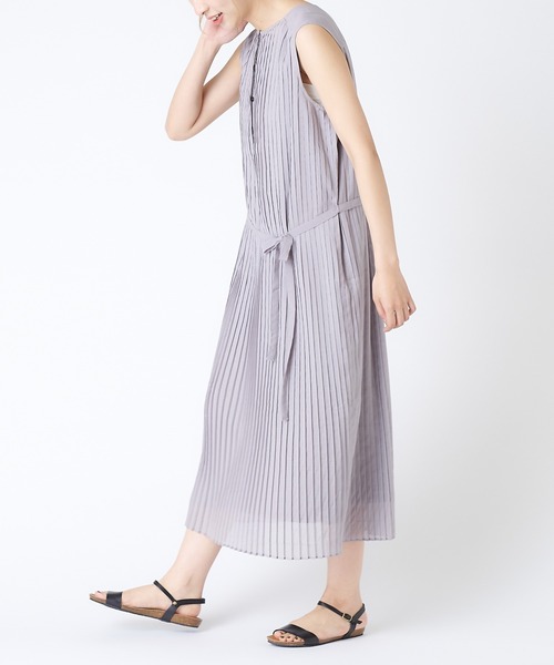 PUAL CE CIN(ピュアルセシン)の「プリーツノースリーブワンピース(ワンピース・レディース・ブラック/ベージュ/ライトベージュ・FREE)」の13枚目の写真