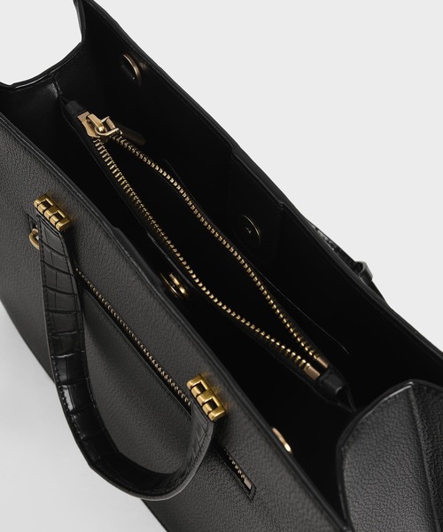 CHARLES & KEITH（チャールズ & キース）の「クロックエフェクト ダブルトップハンドルトートバッグ / Croc-Effect Double Top Handle Tote Bag（トートバッグ・レディース・ブラック/イエロー/オレンジ/ライトブラウン・L）」の11枚目の写真