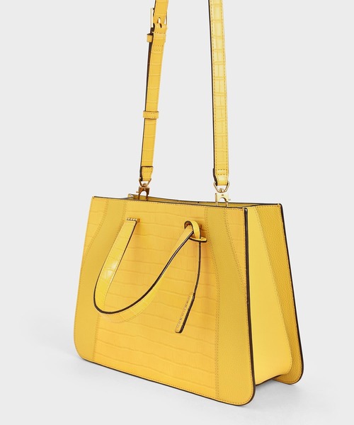 CHARLES & KEITH（チャールズ & キース）の「クロックエフェクト ダブルトップハンドルトートバッグ / Croc-Effect Double Top Handle Tote Bag（トートバッグ・レディース・ブラック/イエロー/オレンジ/ライトブラウン・L）」の19枚目の写真