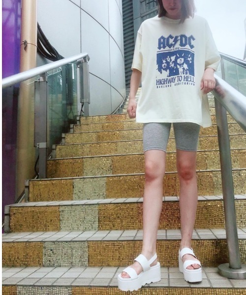 R&E（アールアンドイー）の「【R&E】厚底シャークソールWストラップサンダル（サンダル・レディース・ホワイト/ブラック・S/M/L）」の3枚目の写真