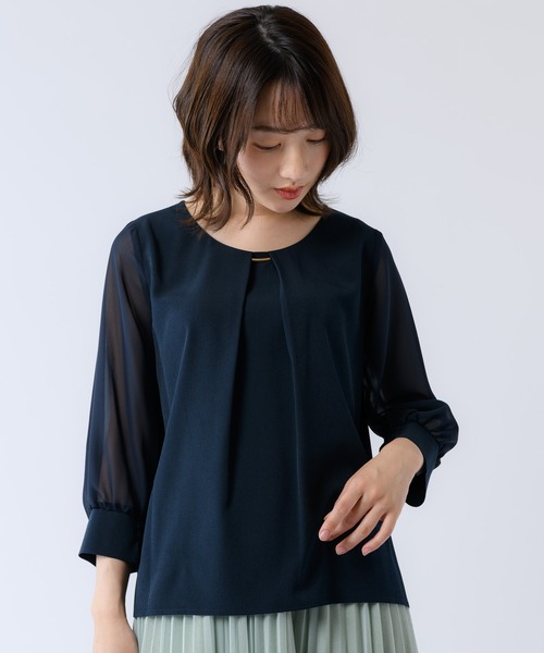 Rewde（ルゥデ）の「胸元ﾊﾞｰ付袖ｼﾌｫﾝﾌﾞﾗｳｽ（0R13-8200313）（シャツ/ブラウス）」 - WEAR