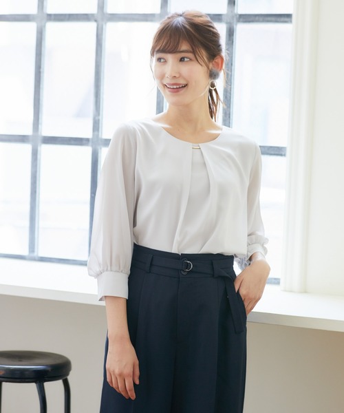 Rewde（ルゥデ）の「胸元ﾊﾞｰ付袖ｼﾌｫﾝﾌﾞﾗｳｽ（0R13-8200313）（シャツ/ブラウス）」 - WEAR