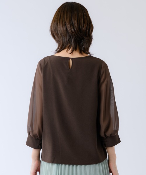 Rewde（ルゥデ）の「胸元ﾊﾞｰ付袖ｼﾌｫﾝﾌﾞﾗｳｽ（0R13-8200313）（シャツ/ブラウス）」 - WEAR
