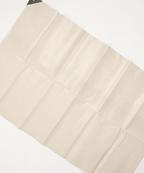 PUEBCO（プエブコ）の「WHITE LAMINATED FABRIC SHEET（インテリア雑貨・メンズ・オフホワイト・ONE SIZE）」の2枚目の写真