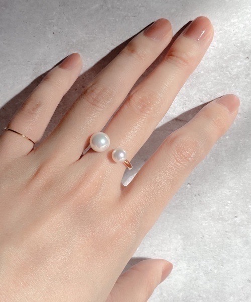 tone（トーン）の「【ECRu.】パールフォークリング（リング・レディース・ゴールド・#13/#11）」の7枚目の写真