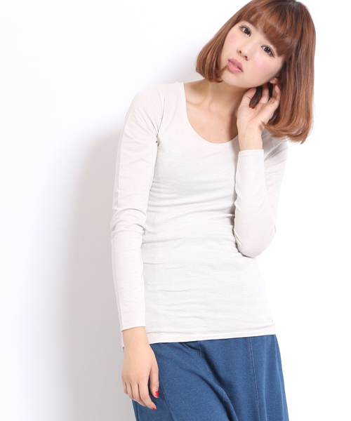 GIORDANO（ジョルダーノ）の「[GIORDANO]G-WARMER クルーネックロングスリーブＴシャツ（Tシャツ/カットソー・レディース・ホワイト/レッド/ブラック/ブラック系その他/グレー系その他・MEDIUM/LARGE/SMALL）」の4枚目の写真