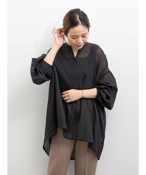 earth music&ecology(アースミュージックアンドエコロジー)の「【WEB限定】Vネックギャザーブラウス *(シャツ/ブラウス・レディース・ブラック/オフホワイト/ミント/ライトベージュ・FREE)」の6枚目の写真