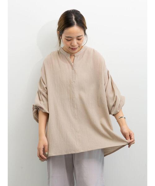 earth music&ecology(アースミュージックアンドエコロジー)の「【WEB限定】Vネックギャザーブラウス *(シャツ/ブラウス・レディース・ブラック/オフホワイト/ミント/ライトベージュ・FREE)」の7枚目の写真