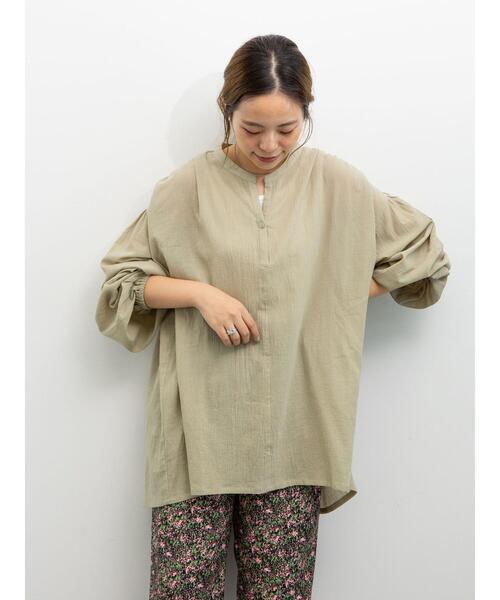 earth music&ecology(アースミュージックアンドエコロジー)の「【WEB限定】Vネックギャザーブラウス *(シャツ/ブラウス・レディース・ブラック/オフホワイト/ミント/ライトベージュ・FREE)」の8枚目の写真