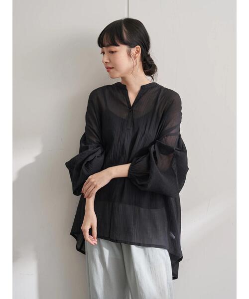 earth music&ecology(アースミュージックアンドエコロジー)の「【WEB限定】Vネックギャザーブラウス *(シャツ/ブラウス・レディース・ブラック/オフホワイト/ミント/ライトベージュ・FREE)」の9枚目の写真