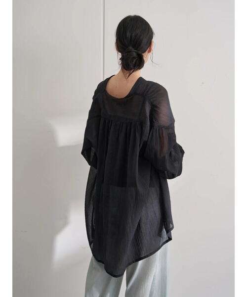 earth music&ecology(アースミュージックアンドエコロジー)の「【WEB限定】Vネックギャザーブラウス *(シャツ/ブラウス・レディース・ブラック/オフホワイト/ミント/ライトベージュ・FREE)」の12枚目の写真