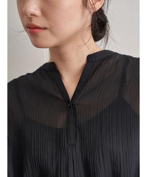 earth music&ecology(アースミュージックアンドエコロジー)の「【WEB限定】Vネックギャザーブラウス *(シャツ/ブラウス・レディース・ブラック/オフホワイト/ミント/ライトベージュ・FREE)」の13枚目の写真