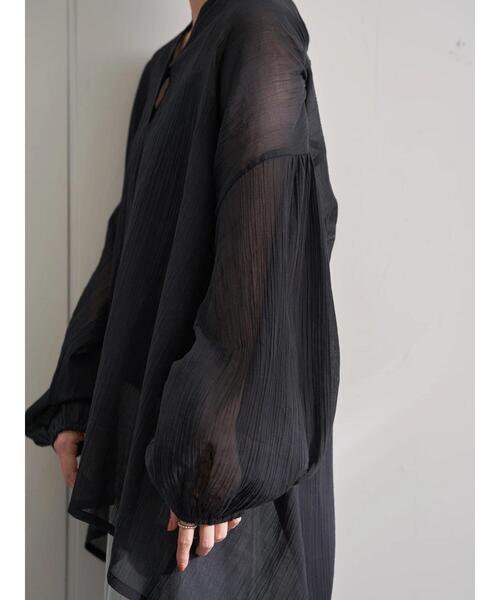 earth music&ecology(アースミュージックアンドエコロジー)の「【WEB限定】Vネックギャザーブラウス *(シャツ/ブラウス・レディース・ブラック/オフホワイト/ミント/ライトベージュ・FREE)」の15枚目の写真