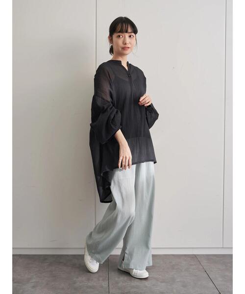 earth music&ecology(アースミュージックアンドエコロジー)の「【WEB限定】Vネックギャザーブラウス *(シャツ/ブラウス・レディース・ブラック/オフホワイト/ミント/ライトベージュ・FREE)」の17枚目の写真