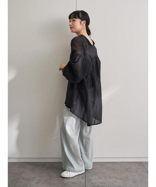 earth music&ecology(アースミュージックアンドエコロジー)の「【WEB限定】Vネックギャザーブラウス *(シャツ/ブラウス・レディース・ブラック/オフホワイト/ミント/ライトベージュ・FREE)」の18枚目の写真