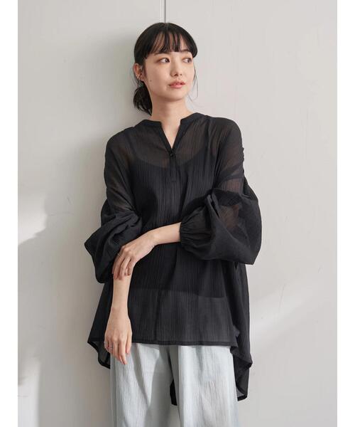 earth music&ecology(アースミュージックアンドエコロジー)の「【WEB限定】Vネックギャザーブラウス *(シャツ/ブラウス・レディース・ブラック/オフホワイト/ミント/ライトベージュ・FREE)」の21枚目の写真