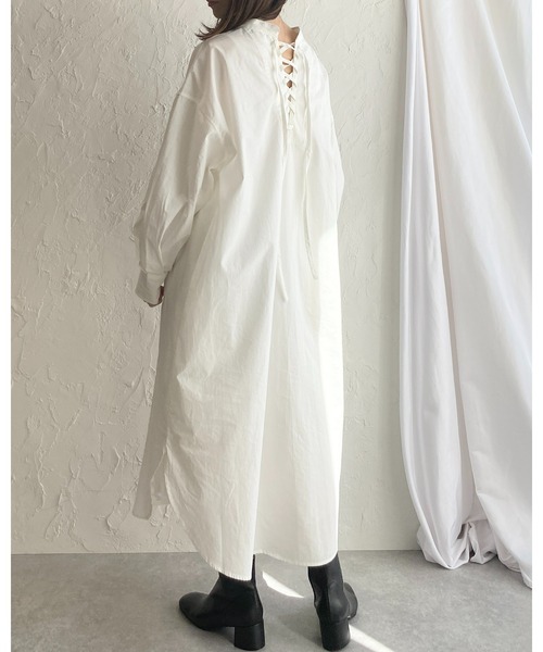 試着のみ　ジャーナルスタンダード　ジップアップ グレー シャツワンピース She's Closet（シーズクローゼット）の「スタンドカラー編み上げ