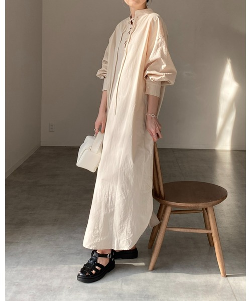 She's Closet（シーズクローゼット）の「スタンドカラー編み上げレースアップ長袖ロングシャツワンピース【低身長向け/高身長向けサイズ有】（シャツワンピース・レディース・ホワイト/ベージュ/ラベンダー/ブラック・FREE/SHORT/TALL）」の6枚目の写真