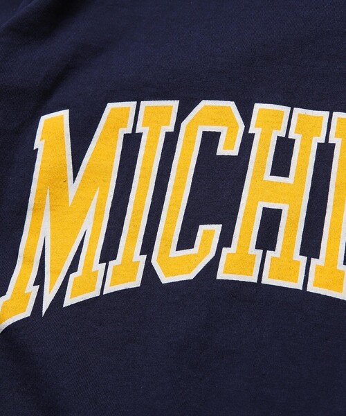 FREAK'S STORE（フリークスストア）の「WEB限定 FUGAZY/ファーガジー 別注 MICHIGAN カレッジプリントTシャツ（Tシャツ/カットソー・メンズ・ホワイト/ブラック/オリーブ/ネイビー・SMALL/LARGE/MEDIUM/X-LARGE）」の6枚目の写真