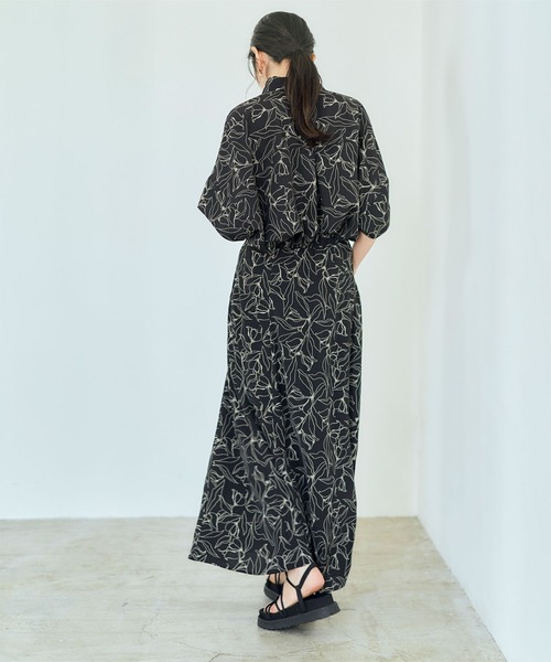 titivate(ティティベイト)の「アートフラワープリントフレアロングスカート(スカート・レディース・ブラック/ベージュ・S/L/M)」の6枚目の写真