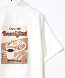 Lazar（ラザル）の「バックプリント Scene/Food レトロ イラスト グラフィック オーバーサイズ シャツ（シャツ/ブラウス・メンズ）」