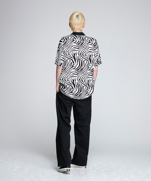 NOISE MAKER（ノイズメーカー）の「ゼブラ柄ルーズオープンカラーシャツ（シャツ/ブラウス・メンズ・ホワイト/ブルー・X-LARGE/MEDIUM/LARGE）」の5枚目の写真