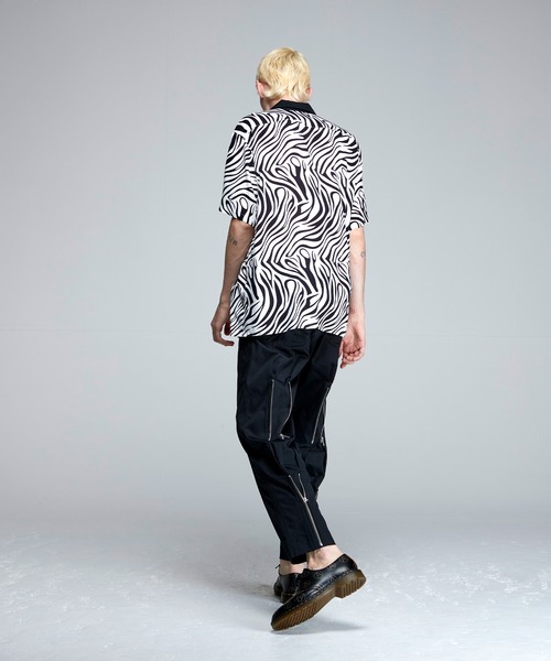NOISE MAKER（ノイズメーカー）の「ゼブラ柄ルーズオープンカラーシャツ（シャツ/ブラウス・メンズ・ホワイト/ブルー・X-LARGE/MEDIUM/LARGE）」の9枚目の写真