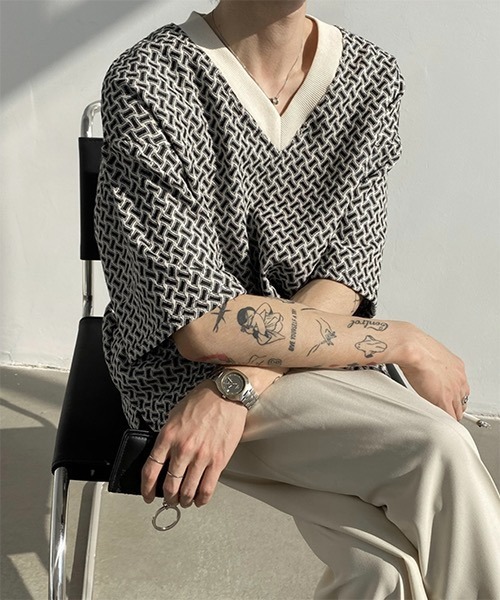 WESTBOY（ウエストボーイ）の「【WB ORIGINALS】V-neck Knit T-shirt in Original Jacquard WO21S306TP（ニット/セーター・メンズ・ブラック/ブラウン・M/L/XL）」の13枚目の写真