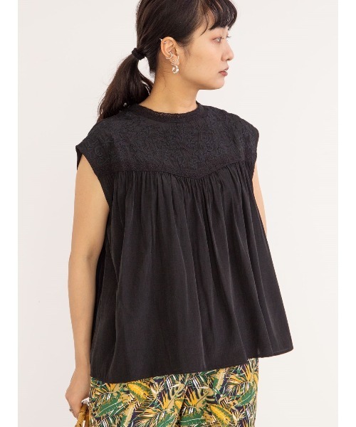 Sugar spoon（シュガースプーン）の「・SUGAR SPOON ヨーク刺繍ブラウス＊（シャツ/ブラウス・レディース・ピンク/ブルー/ブラック/オフホワイト・FREE）」の2枚目の写真