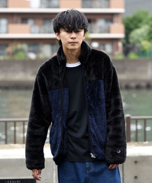 Champion（チャンピオン）の「【WEB限定/SHIPS別注】Champion: シェルパフリース バイカラー ジップ ブルゾン（ブルゾン・メンズ・ベージュ/ネイビー/ブラウン/オリーブ・SMALL/MEDIUM/LARGE/X-LARGE）」の20枚目の写真