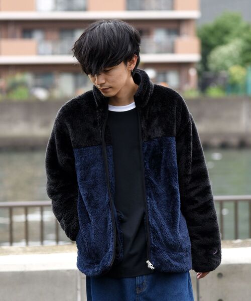 Champion（チャンピオン）の「【WEB限定/SHIPS別注】Champion: シェルパフリース バイカラー ジップ ブルゾン（ブルゾン・メンズ・ベージュ/ネイビー/ブラウン/オリーブ・SMALL/MEDIUM/LARGE/X-LARGE）」の19枚目の写真