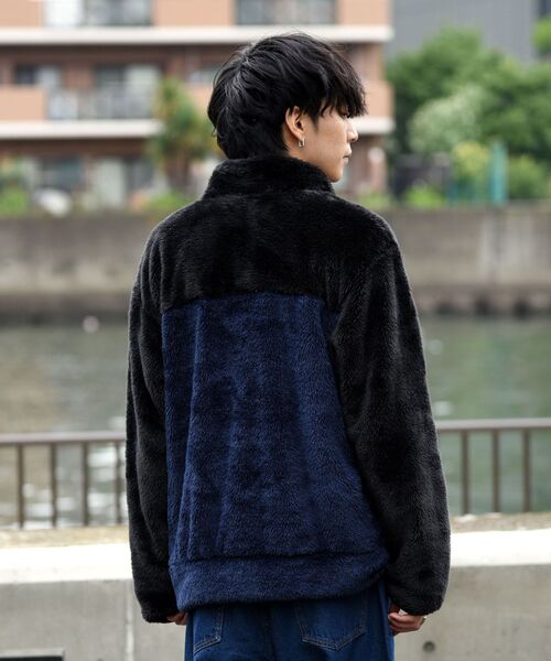 Champion（チャンピオン）の「【WEB限定/SHIPS別注】Champion: シェルパフリース バイカラー ジップ ブルゾン（ブルゾン・メンズ・ベージュ/ネイビー/ブラウン/オリーブ・SMALL/MEDIUM/LARGE/X-LARGE）」の17枚目の写真