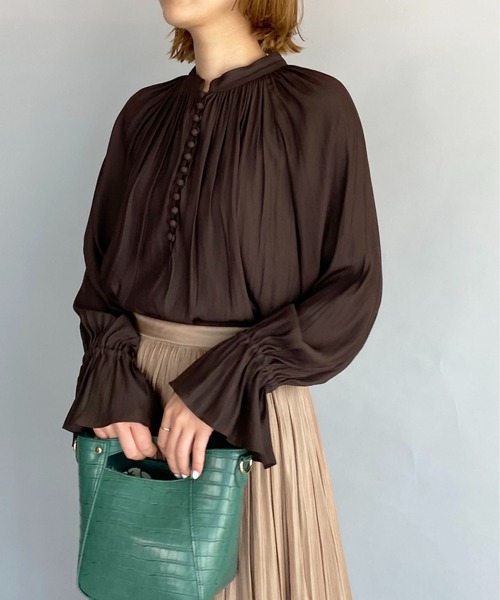 DIARIUM（ディアリウム）の「フロントクルミボタンギャザーブラウス（シャツ/ブラウス・レディース・ブラウン/ラベンダー・M）」の2枚目の写真