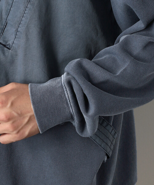 Purple&Yellow（パープルアンドイエロー）の「ピグメントバイオ布帛切替ワイドクルーネックプルオーバー（スウェット・メンズ・ブルー/グレイッシュベージュ・SMALL/MEDIUM/LARGE）」の15枚目の写真