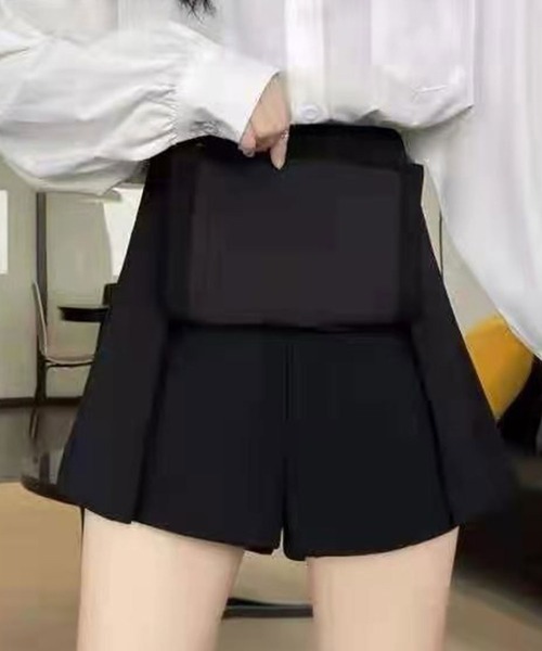 Twinkle;pm(トゥインクルピーエム)の「クリスタル釦スカート風ショートパンツ(その他パンツ・レディース・ブラック/ホワイト・MEDIUM/SMALL)」の5枚目の写真